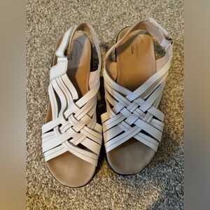 Clarks Collection Women's Lexi Carmen Sandal in White size 11